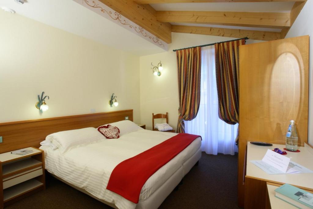 Hotel Des Alpes Molveno Oda fotoğraf